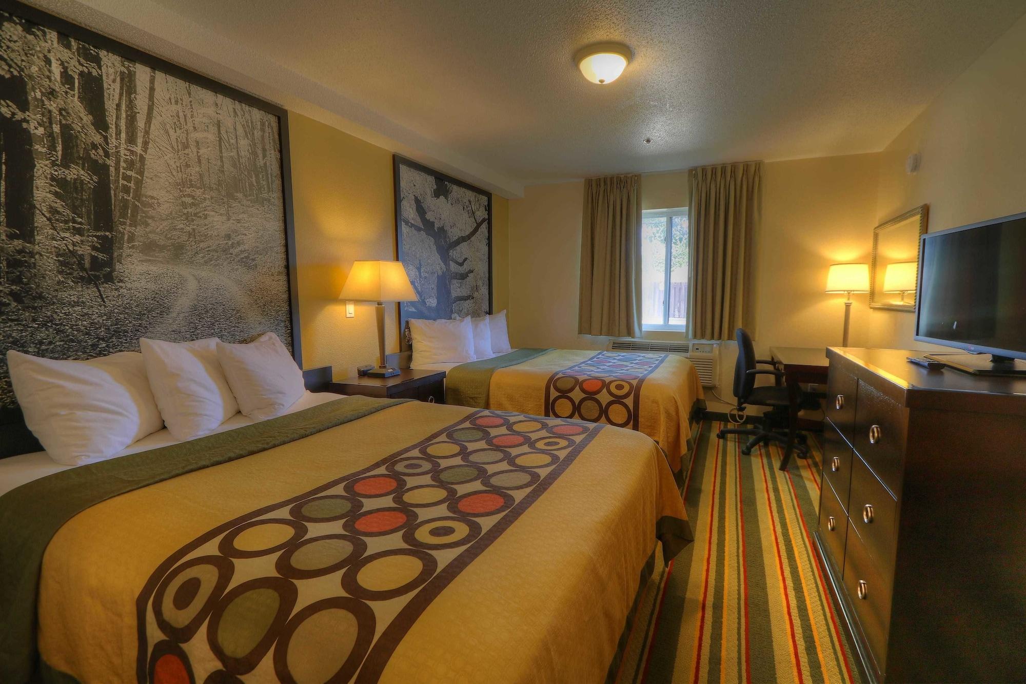 Super 8 By Wyndham Mt. Pleasant Hotel 2*