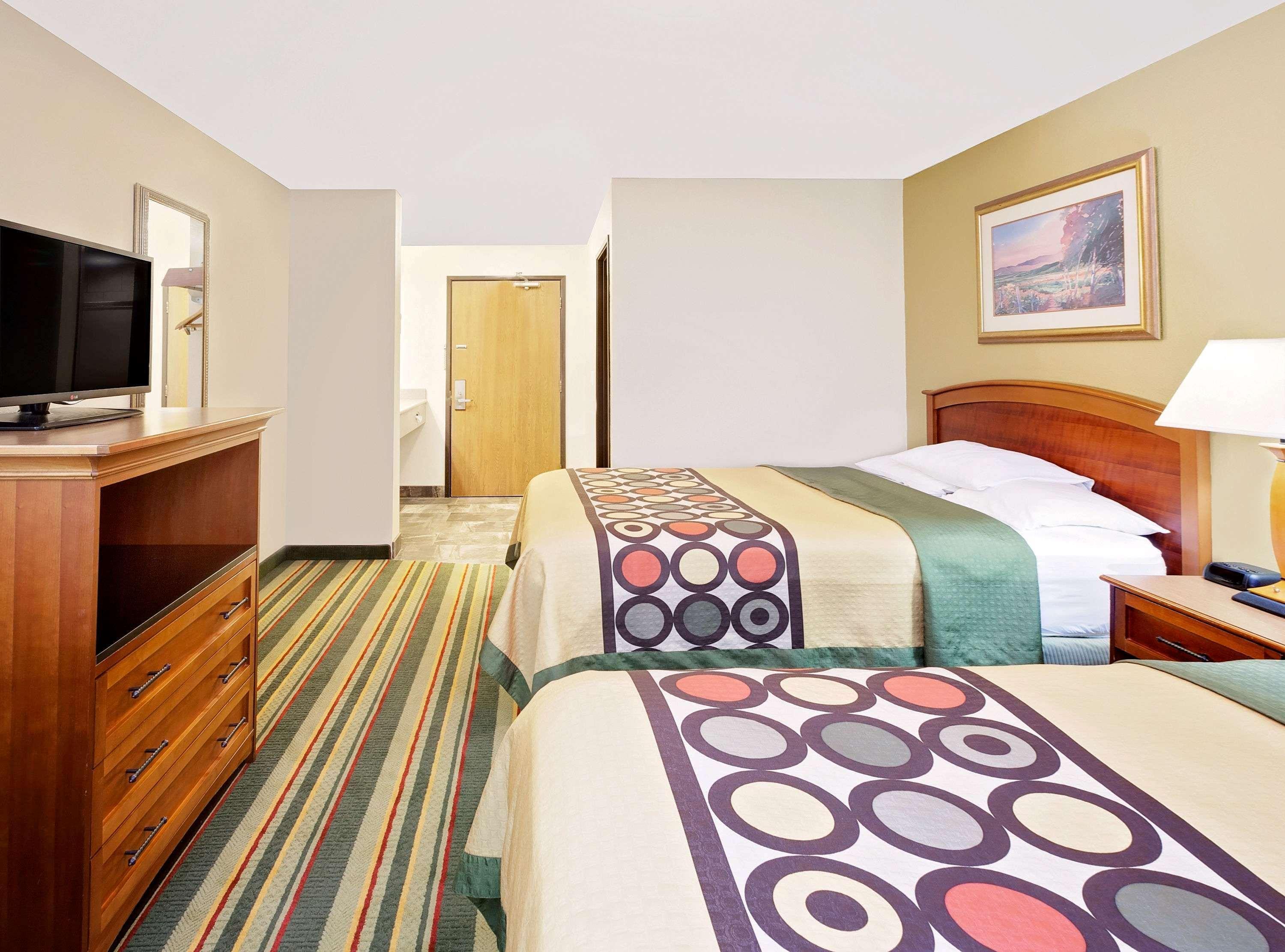 Super 8 By Wyndham Mt. Pleasant Hotel Mount Pleasant