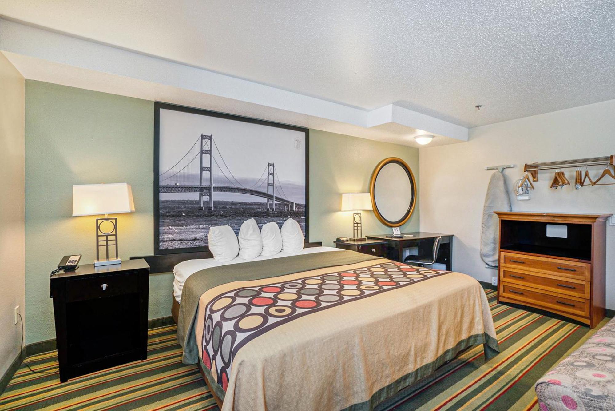 Super 8 By Wyndham Mt. Pleasant Hotel 2*