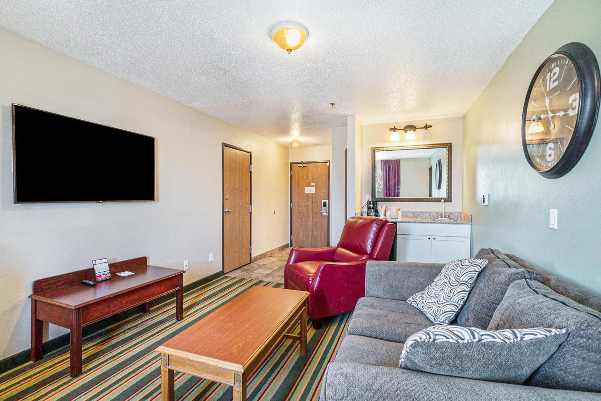 Super 8 By Wyndham Mt. Pleasant