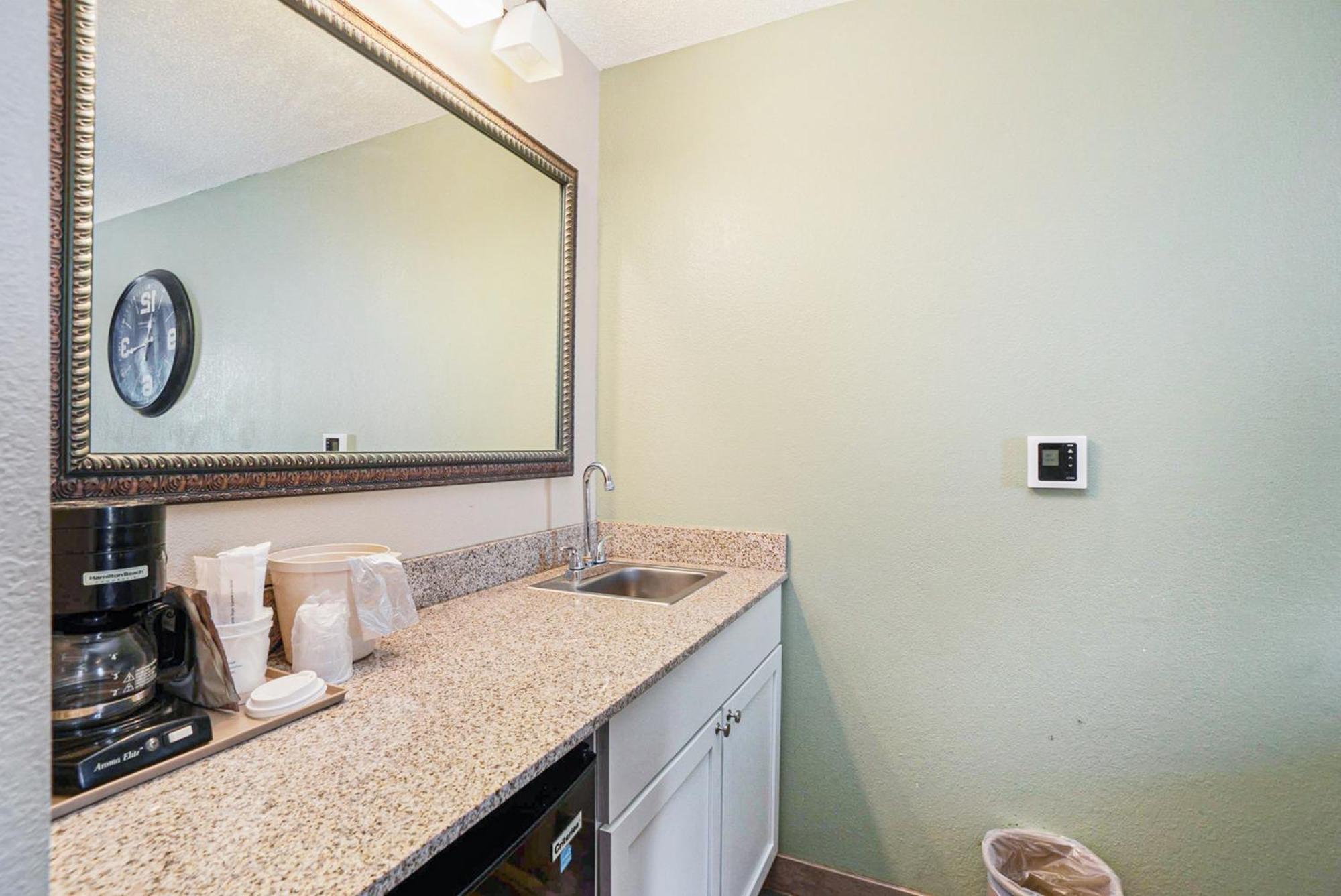 Super 8 By Wyndham Mt. Pleasant 2* Mount Pleasant