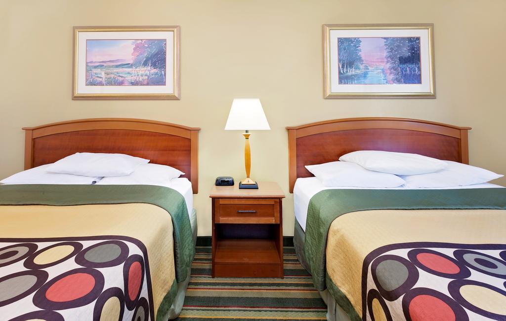 Hotel Super 8 By Wyndham Mt. Pleasant