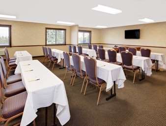 Super 8 By Wyndham Mt. Pleasant Hotel