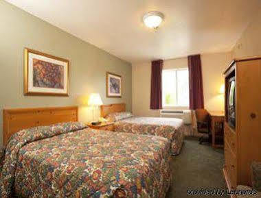 Hotel Super 8 By Wyndham Mt. Pleasant 2*